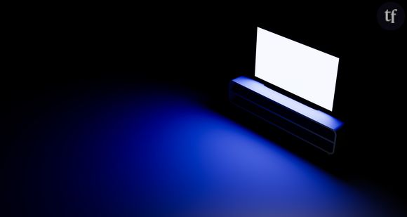 D'autant plus que la séquence est intense et très romantique. Et la réaction d'un parent d'émouvoir : "On découvre à l'instant que c'est une femme. Cela m'est égal. L'amour n'a pas de sexe... Moi je suis juste content pour elle. Elles sont magnifiques ensemble". Une salvatrice bouffée d'air frais une société encore rongée par la lesbophobie ?