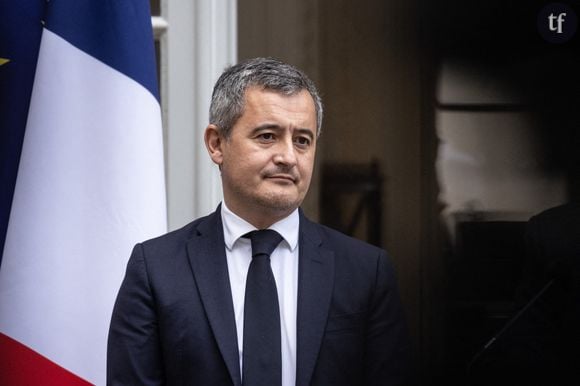 A ce titre, une vidéo datant de 2022 et montrant Gérald Darmanin se faisant piéger par des militants a refait surface sur les réseaux sociaux. On y voit le nouveau ministre de la Justice se faire accueillir par des membres du Collectif Ibiza bien décidés à le piéger, devant les caméras. Alors qu’on peut entendre des femmes crier son prénom, un jeune homme s’approche et lui dit : “Je voudrais vraiment vous remercier pour votre action sur les violences faites aux femmes. Moi je fais comme vous, une pipe contre service”.