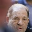 "J'ai été violée par ce conn*rd !" : au procès de Harvey Weinstein, une accusatrice fond en larmes face à la défense