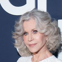 "Elle est sublime", "Quelle femme n'aimerait pas lui ressembler ?" : à 87 ans, cette actrice iconique éblouit la Croisette dans une robe scintillante