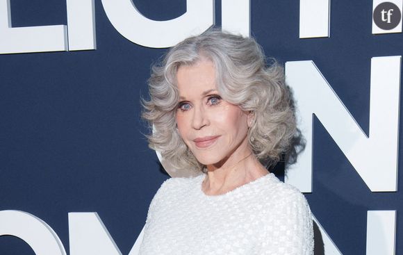 "Elle est sublime", "Quelle femme n'aimerait pas lui ressembler ?" : à 87 ans, cette célèbre actrice a ébloui la Croisette dans une robe scintillante