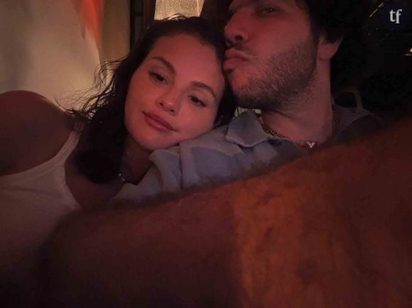 « Tête déformée », « arrête le botox » : Selena Gomez (encore) ciblée par les haters avec ces photos canons