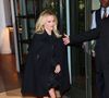 Grands sourires, câlins énamourés, et même longs baisers mouillés - mer oblige, suivez un peu - Reese Witherspoon célèbre la Saint Valentin en plein mois de juillet. C'est beau, et les fans s'en réjouissent... Sauf certains qui fustigent un détail : l'écart d'âge entre les deux tourtereaux...