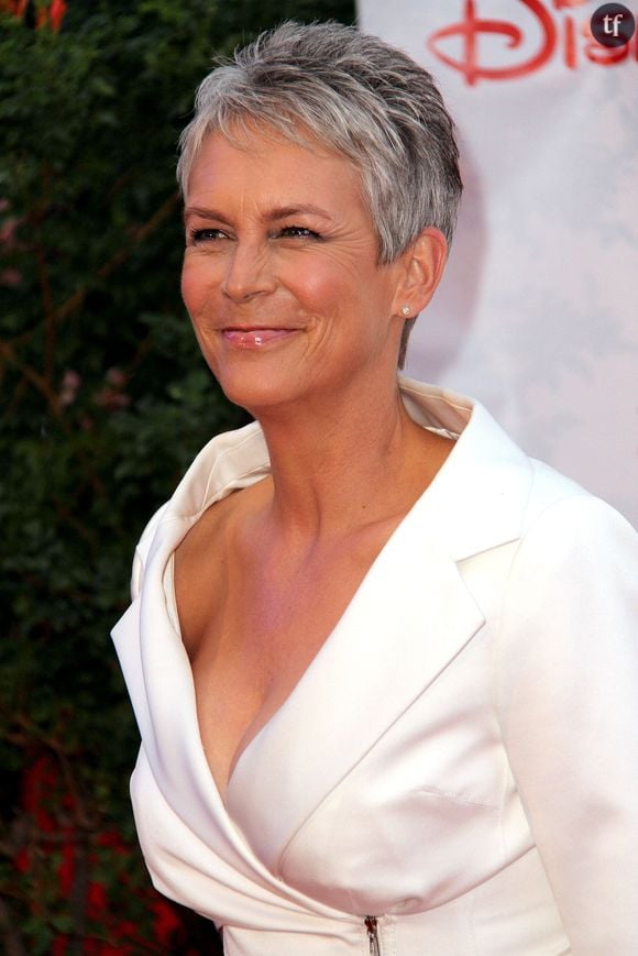 Mais il y a bien une scène qui s'avère être la plus époustouflante de toutes, rétrospectivement, si si : son training très très tendu d'aerobic dans le (cu)culte Perfect. Une démonstration de "cardio". Jamie Lee Curtis délivre face à la caméra des chorés d'aérobic magnifiques sous le regard ébahi de son binôme John Travolta, tous deux en transpiration.