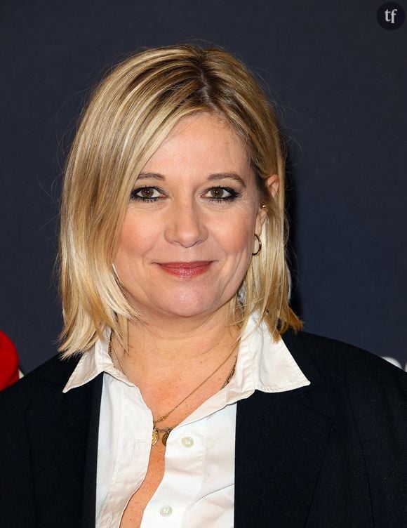 Dans un extrait d'émission musicale diffusée sur la première chaîne et abondamment relayé sur la Toile ces derniers mois, on voit effectivement l'une des (alors) stars de TF1, l'animatrice Flavie Flament, faire face aux assauts répétés de... Julio Iglesias. Tout sourire et sans prendre en compte la réticence de son interlocutrice, il tente de l'embrasser sur la bouche. Puis lui prend le bras. Puis réitère son attitude plus que déplacée.