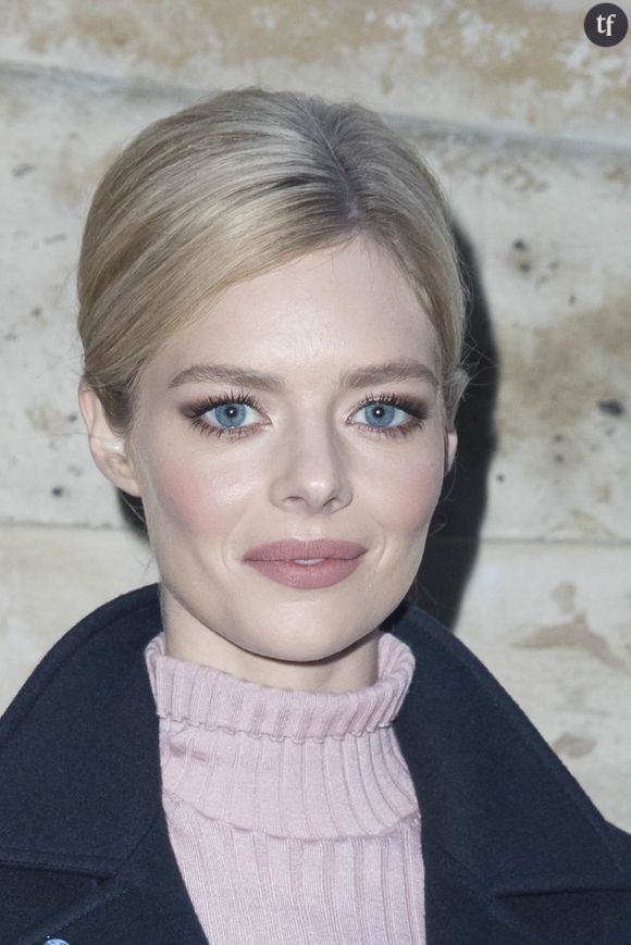 Samara Weaving est une diva absolue. Et elle l'assume avec une classe inouïe. Sur Instagram, l'actrice australienne acclamée pour ses partitions réjouissantes dans des films d'horreur comme Ready or not (Wedding Nightmare) ou Scream 6 (une séquence d'introduction aussi légendaire que celle du premier opus, avec Drew Barrymore, et du second, avec Sarah Michelle Gellar) sidère ses fans en multipliant les selfies glamour. Ainsi la scream queen se dévoile-t-elle en bikini rouge sur les images à retrouver ci-contre...