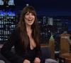Ces dernières heures, les médias à gossips n'ont qu'une nouvelle à la bouche : la séparation fulgurante entre l'actrice de Fifty Shades of Grey et le tout aussi connu Chris Martin, voix de Coldplay et ex de Gwyneth Paltrow. Une nouvelle qui fascine tellement qu'elle expliquerait, à en croire les rumeurs... La naked dress affichée en public !