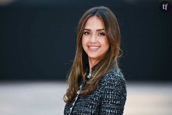 Jessica Alba a divorcé de Cash Warren au mois de février, après 21 ans de relation, 17 ans de mariage et trois enfants.