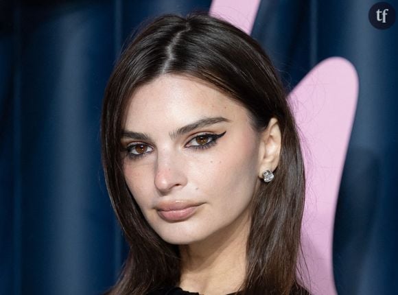 EmRata "sublime" en lingerie sur ces photos iconiques, elle fait de sa sensualité une force féministe.