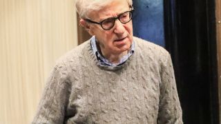 "Vous pouvez m'annuler, j'ai assez d'argent, ça m'amuse" : Woody Allen, accusé de violences incestueuses, dénonce la cancel culture et le mouvement #MeToo