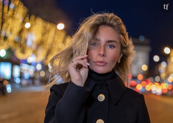 "Pendant 24 heures, je suis toute à vous, est-il écrit sur son site internet. Attachée, bâillonnée, courbée, suppliante - vous pouvez m'avoir comme vous voulez. Aucune limite. Pas de pause. Juste moi, dans une boîte et prête à être utilisée."