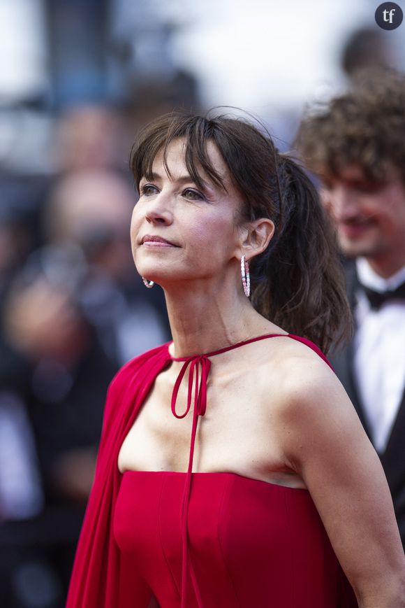 "Sans Christa, je n’ai pas pu continuer l’histoire de toute cette bande d’amis, qui ont aujourd’hui environ 33 ans quoi…et qui seraient les trentenaires d’aujourd’hui", énonce encore Lisa Azuelos dans le podcast Paroles Paroles. Difficile dès lors de rameuter la fanbase originelle si les protagonistes brillent par leur absentéisme...