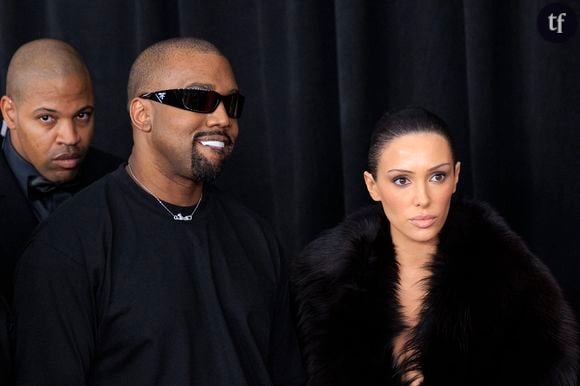 Habituée des tenues provocatrices et sulfureuses, Bianca Censori a une nouvelle fois fait couler de l’encre en sortant en tenue transparente argentée pour une soirée au cinéma avec son mari, Kanye West.