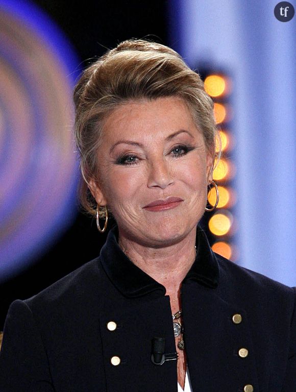 A Europe 1, Sheila développe : "Je pense que si vous êtes capable, quand vous vivez avec un homme, de prendre votre valise en lui disant : ‘tu sais quoi, je t’*****, je prends ma valise et je m’en vais car je peux me demerder toute seule’ ça c’est la liberté".