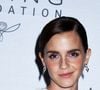 Une photo datant de 2011 a refait surface sur les réseaux sociaux. On y voit Emma Watson, alors âgée de 19 ans, sortir du club Mahiki à Londres aux côtés du producteur Harvey Weinstein, après une soirée en amont des BAFTA.