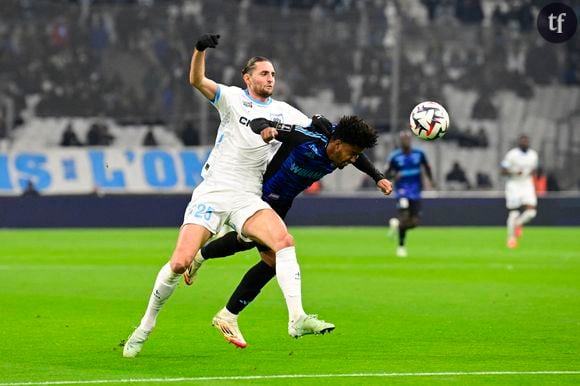 "Je ne comprends pas pourquoi le match n’a pas été arrêté. Tout le monde avait été prévenu. On a dit s’il y a des chants homophobes, on arrête le match. “Rabiot on t’encule”, c’est quoi ?... C'est dingue tout ce qui peut être dit, écrit, sans que personne ne réagisse"... Adrien Rabiot est témoin de la misogynie et de la masculinité toxique inhérentes au foot.