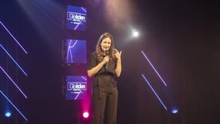 "Il doit me laisser parler de cul sinon c'est red flag" : cette humoriste féministe décrit son rapport aux "mecs qu'elle veut ken"