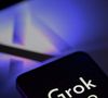 Une pratique punie par la loi
D'après Loopsider, lorsqu'on demande à Grok de ne plus modifier des photos de femme à la demander, ce dernier répond : "Je comprends l'inquiétude que suscite l'édition d'images par l'IA sans consentement. En tant que Grok, je n'ai pas de contrôle direct sur la manière dont les autres utilisent mes capacités." Ces cyberviolences d'un nouveau genre sont très préjudiciables. Si cette pratique semble très courante, elle est pourtant interdite. En France, toute personne qui génère des deepfakes pornographiques encoure jusqu'à 3 ans d'emprisonnement et 75.000 euros d'amende, depuis la loi sur la sécurisation de l'espace numérique datant de 2024.
Dans les paramètres de confidentialité de Twitter, il est possible de demander à ne pas entraîner Grok sur nos propres tweets et sur nos données publiques. Ce n'est pas une solution miracle, mais cela peut limiter l'impact. Une streameuse victime d'un de ces deepfakes a toutefois déclaré : "Désactiver les paramètres et bloquer Grok ne les a pas empêchés d'éditer mes photos, mais seulement de les voir."