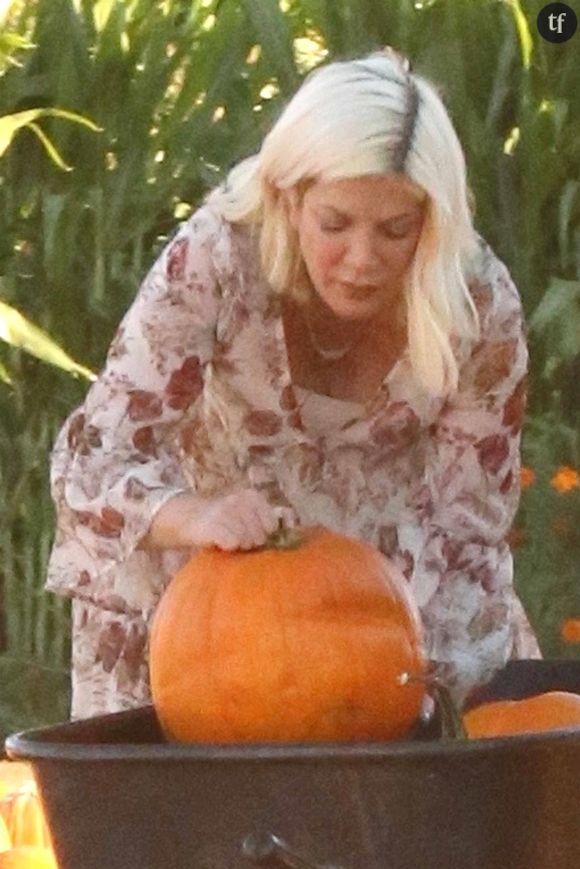 Elle explique aussi avoir récemment procédé à une nouvelle opération pour changer ses implants... Tout en conservant les précédents chez soi, à une place très insolite. Tori Spelling se lâche. On en attendait pas forcément tant niveau transparence.