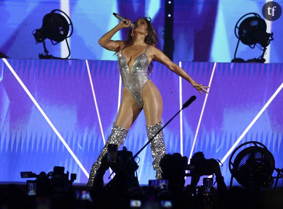 "J’ai cru que c’était Gwen Stefani !" : Jennifer Lopez se dévoile méconnaissable en blonde et fait buguer Internet avec son nouveau look