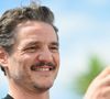“C’est un labrador”, “l’incarnation du green flag” : Pedro Pascal premier fan de sa soeur Lux, il affiche sa fierté sur le tapis rouge de Cannes