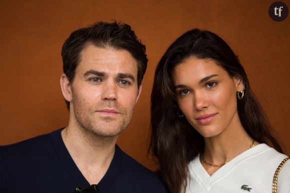 Si beaucoup se réjouissent pour le bonheur de Paul Wesley et Natalie Kuckenburg, d’autres s’interrogent sur l’écart d’âge assez conséquent qui existe entre les deux fiancés : “Elle est super jeune”, “C’est un bébé comparé à lui”, “Avec 18 ans de différence je me demande bien combien de temps tiendra le mariage”, “Il a un type. Puis il les épouse… et il en trouve une nouvelle”.