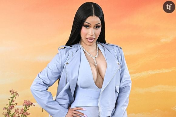 "Elles sont toutes à poil ?" : Julia Fox, Paris Hilton, Cardi B énervent les misogynes au Coachella Festival à cause de leurs looks "trop sexy"