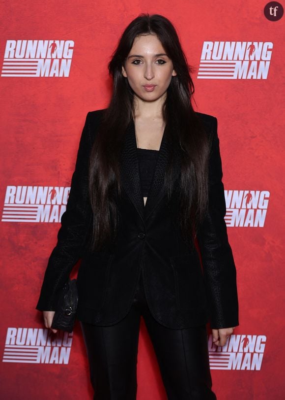 Ambre (Star Academy 2025) est une jeune chanteuse et révélation indéniable de la Star Academy nouvelle cuvée. Mais sa dernière conversation personnelle fait l'objet d'une sévère controverse, alors que l'on voit au sein du château sa mère lui passer un savon, au téléphone, au sujet de son alimentation, et son goût prononcé pour les pâtes.