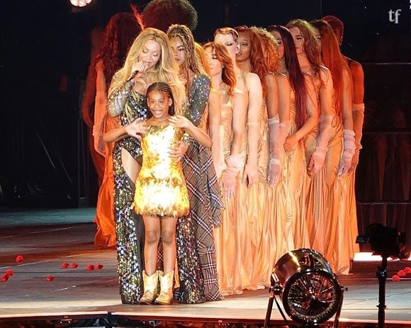 Sur les réseaux sociaux, les apparitions multiple de Blue Ivy parmi les danseuses et même seule sur scène sont devenues virales.
