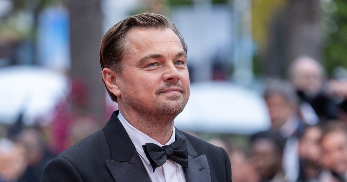 "Espèce de...!" : Leonardo Dicaprio hué à la Fashion Week de Paris, mais pourquoi ?