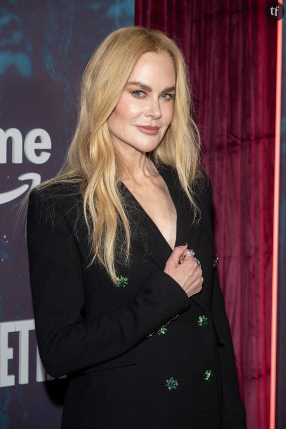 Nicole Kidman quant à elle, se permet de se dévoiler en sous-vêtements de dentelle, sur les images à retrouver ci-contre. En tant que star quasiment sexa, elle assume ses formes et son corps, à l’instar du sex symbol Jamie Lee Curtis, sexagénaire qui n’a jamais autant assumé sa sensualité, en alignant également séances-photos audacieuses et performances très physiques - tout récemment, elle rejouait une scène d’aérobic célèbre de sa filmographique, époque années 80, le temps d’un sketch pour l’émission de Jimmy Fallon.