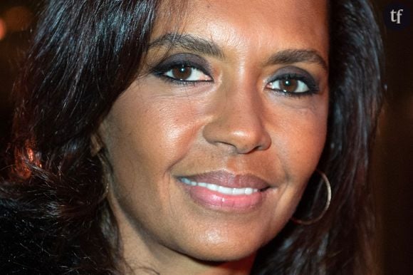 Parce que bon, les remarques qui perlent sous la vidéo relayée ci-contre par Paris Match a comme un parfum d'années cinquante. Et pour cause : les lecteurs n'ont d'yeux... Que pour le décolleté de Karine Le Marchand. Trop profond, vulgaire et "indécent" à en croire celles et ceux qui s'autorisent à donner leur avis, pas toujours très aiguisé.