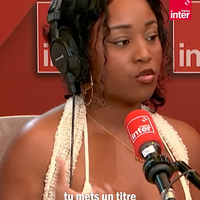 "Vulgaire et indécent" : cette chanteuse jugée par les réacs pour sa "tenue trop décolletée", est victime de misogynoir en ligne