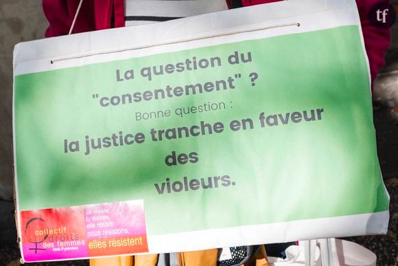 "Le consentement, on le mobilise au quotidien", lui a répondu la députée écologiste en lui donnant en exemple la manière d'emprunter un stylo.