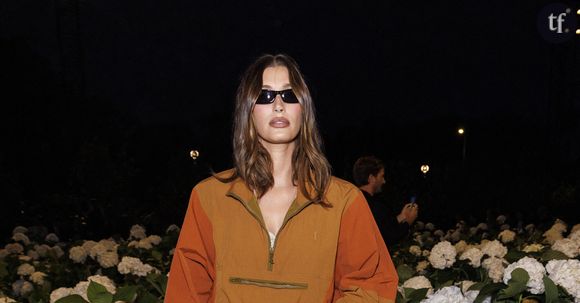 “Un rêve”, “une reine” : Hailey Bieber en robe ultra-transparente et string, elle enflamme Internet