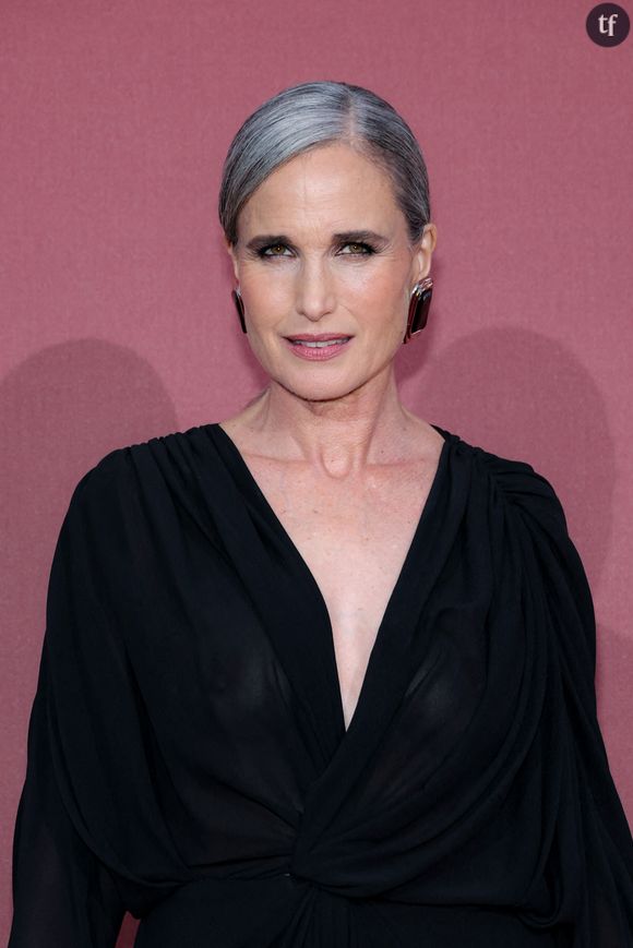 Andie Macdowell, l'icône de Quatre mariages et un enterrement, dénonce l'exclusion des femmes sexas qui perdure à Hollywood.