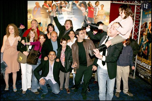 L'actrice n'a pas échappé à la méchanceté des réseaux sociaux, puisque de nombreux commentaires s'attardent sur son physique. "Trop belle petite ! Bon là ça change...", "Elle a morflé", "Elle a pris cher", "Que s'est-il passé ?", peut-on, entre autres, lire sans aucune bienveillance. Des exemples parmi tant d'autres qui démontrent à quel point notre société est obsédée par l'apparence physique des femmes.

Dans les commentaires, certaines personnes appellent à davantage de bienveillance et dénoncent ces jugements constants : "Vous êtes trop à l'aise caché derrières vos pdp (photos de profil, ndlr) noires, elle est super belle", "Les coms sont pitoyables et assez représentatif de notre société sans cervelle et obsédée par le physique". "Elle avait douze ans au moment du film, c’est normal qu’elle ait changé", souligne également une internaute. Si à l'époque c'est la presse people qui s'emparait de ce type de critiques constantes sur le physique des stars, désormais il suffit d'un tweet, d'une vidéo TikTok, d'un post Instagram pour déverser sa haine, déguisée en "avis personnel", sur l'apparence d'une femme.