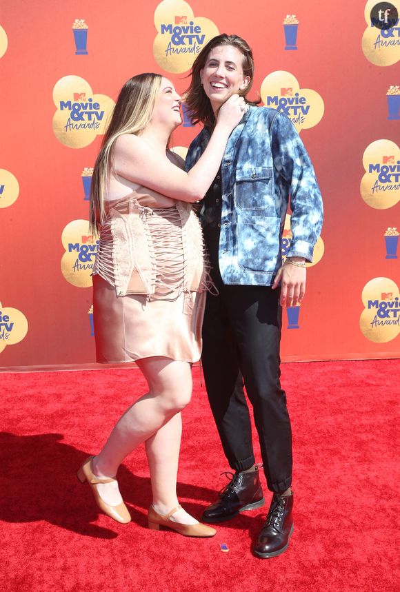 Cara Delevigne et Charli xcx célèbrent Megan Stalter, sex symbol body positive "inspirant et décomplexé" sur cette Une hyper glamour