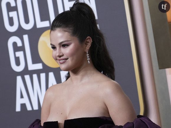 Naturelle et rayonnante tout simplement", lit-on au gré de ces réactions aussi abondantes qu'énamourées... Son amie Selena Gomez, tout aussi solaire, soutient l'engouement.