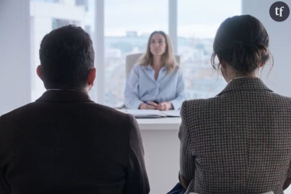 On vous croit raconte la façon dont la société silencie les victimes de violences patriarcales. L'inceste demeure encore un grand inconnu à ce titre. C'est ce qu'illustre ce récit super tendu qui vous prend à la gorge pour ne jamais vous lâcher. Un choc.