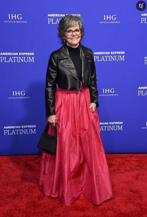 "J’ai dû coucher pour avoir un rôle" : agressions sexuelles, abus à Hollywood… Sally Field révèle ses plus sombres secrets