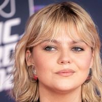 "Arrêtez de parler de son poids", "Belle avec ou sans rondeurs" : Louane dévoile sa silhouette amincie en maillot de bain, ses fans prennent sa défense
