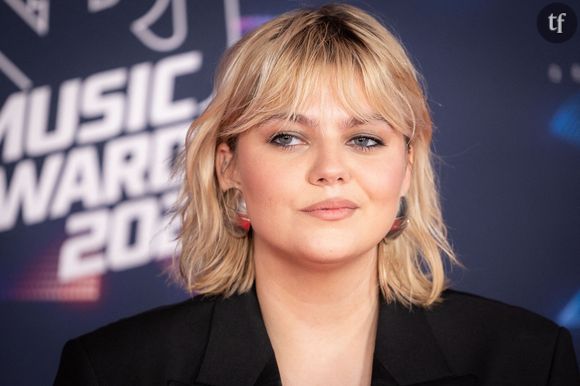 "Arrêtez de parler de son poids" : Louane dévoile sa silhouette amincie en maillot de bain, ses fans prennent sa défense
