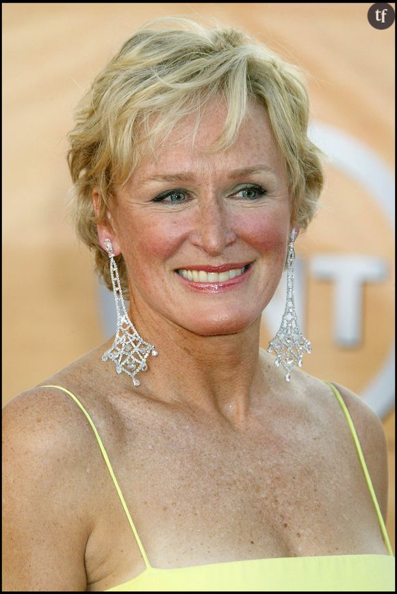 "Je me suis clairement dit à l'époque : dans quelle mesure cela va-t-il nuire à ma carrière... D'interpréter une lesbienne ?", dénonce Glenn Close. On l'entend volontiers, au sein d'une industrie culturelle si codifiée, loin d'être inclusive comme l'on veut nous faire croire, et où homosexuels comme lesbiennes ont sérieusement tendance à rester dans le placard. Pour une Kristen Stewart fièrement affirmée, et d'ailleurs aujourd'hui à l'écart de l'usine à rêves, combien de comédiennes qui n'ont pas fait leur coming out ?