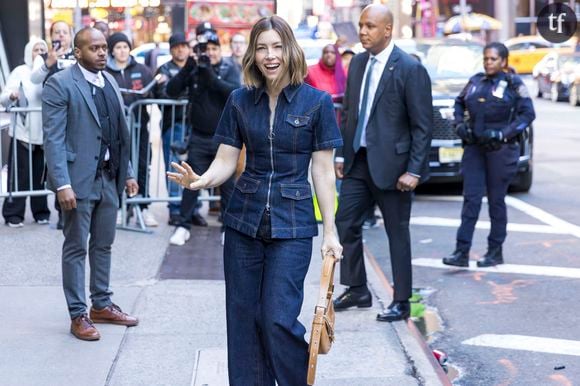 Jessica Biel secrètement en couple avec une femme ? Un faux mariage avec Justin Timberlake ? Cette vidéo fait le buzz