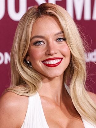 Sydney Sweeney pose complètement nue et s'immortalise en nouvelle Marilyn Monroe