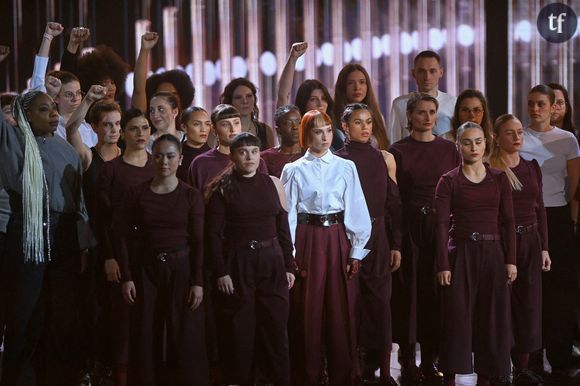 Cette fois, la chanteuse Suzane est venue reprendre "La Corrida", morceau de Francis Cabrel sorti en 1994.