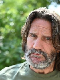 "Ce n'est pas parce qu'on est une victime qu'on a du talent", tacle Frédéric Beigbeder face à Christine Angot dans un débat controversé