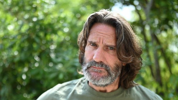 "Ce n'est pas parce qu'on est une victime qu'on a du talent", tacle Frédéric Beigbeder face à Christine Angot dans un débat controversé