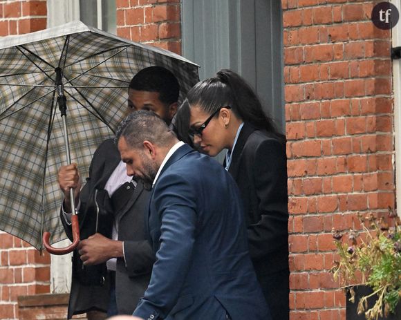 Lors du contre-interrogatoire, l’avocate Anna Estevao a cité plusieurs échanges de messages datant des années 2009 à 2017. Dans l’un, Cassie écrit à Combs : "Je suis toujours prête pour les freak-offs". Dans un autre, elle dit vouloir que ce soit "incontrôlable". Des propos rapportés par le New York Times et utilisés par la défense pour suggérer qu’elle aurait elle-même "planifié les freak-offs", ajoutant qu'elle consommait également beaucoup de drogues. La défense à tenter de ramener le dossier à une "affaire d’amour, de jalousie, d’infidélité et d’argent". "Une histoire toxique entre deux personnes qui s’aimaient", a plaidé Teny Geragos, l’une des avocates de P.Diddy. 

Cassie ne nie pas ces messages, mais en précise le contexte. Elle affirme que ces phrases ne reflètent pas un consentement libre mais la peur et l’influence d’une relation toxique. La chanteuse explique qu'elle prenait de la drogue pour s'en dissocier, et qu'elle ne participait aux séances que pour faire plaisir à Combs. Elle avait déclaré mercredi avoir entamé une thérapie et une cure de désintoxication en 2023, après avoir "perdu l’envie de vivre".